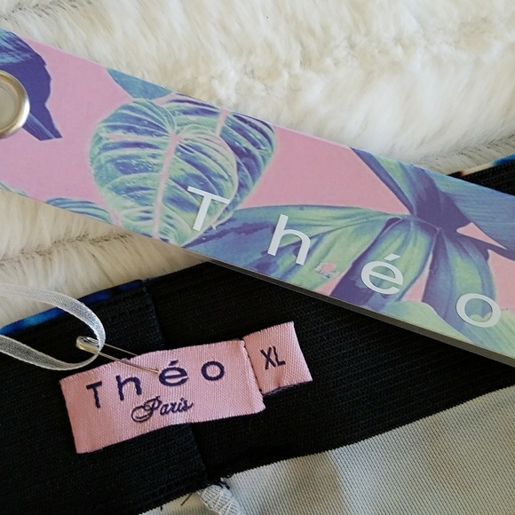 🚨🚨3/$25 SALE🚨🚨•ONLY 2 LEFT-M & L•Theo• blue floral leggings•NWT• - Picture 2 of 13